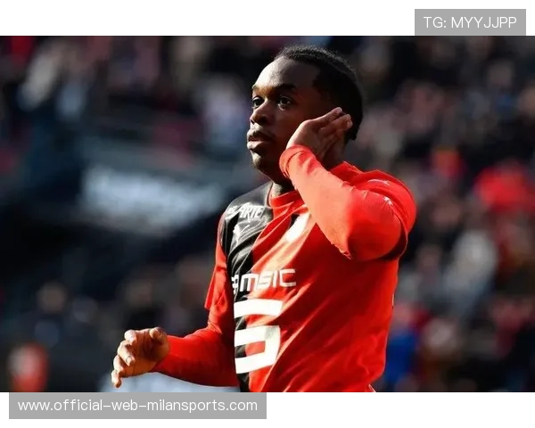 曼联考虑通过交换交易锁定即战力中场，势在必得的新突破